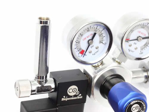 Forlængelse monteret på co2 regulator