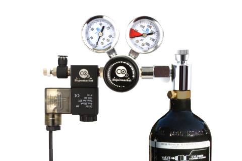 Avanceret adapter tilsluttet paintball cylinder og regulator