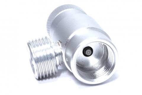 Udsigt til kvindelige tråde af avanceret adapter til Paintball CGA 320 CO2-cylindre