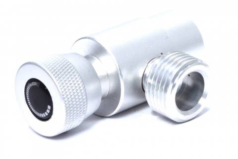 Set fra siden af avanceret adapter til Paintball CGA 320 CO2-cylindre