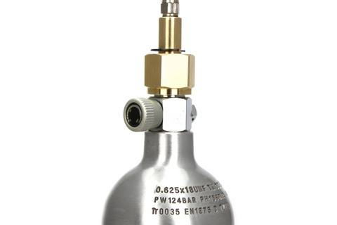 Cylinder genopfyldning ved hjælp af forbindelsesslange