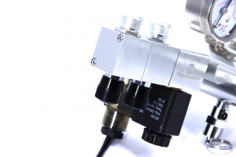 Udgangsforlængelsesmanifold tilsluttet regulator