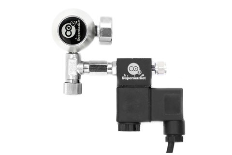 Foto viser solenoid tilsluttet regulator ved hjælp af en 24 mm forlængelse.