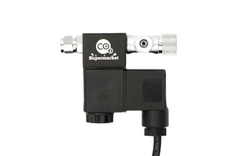 Foto af solenoid med nåleventil